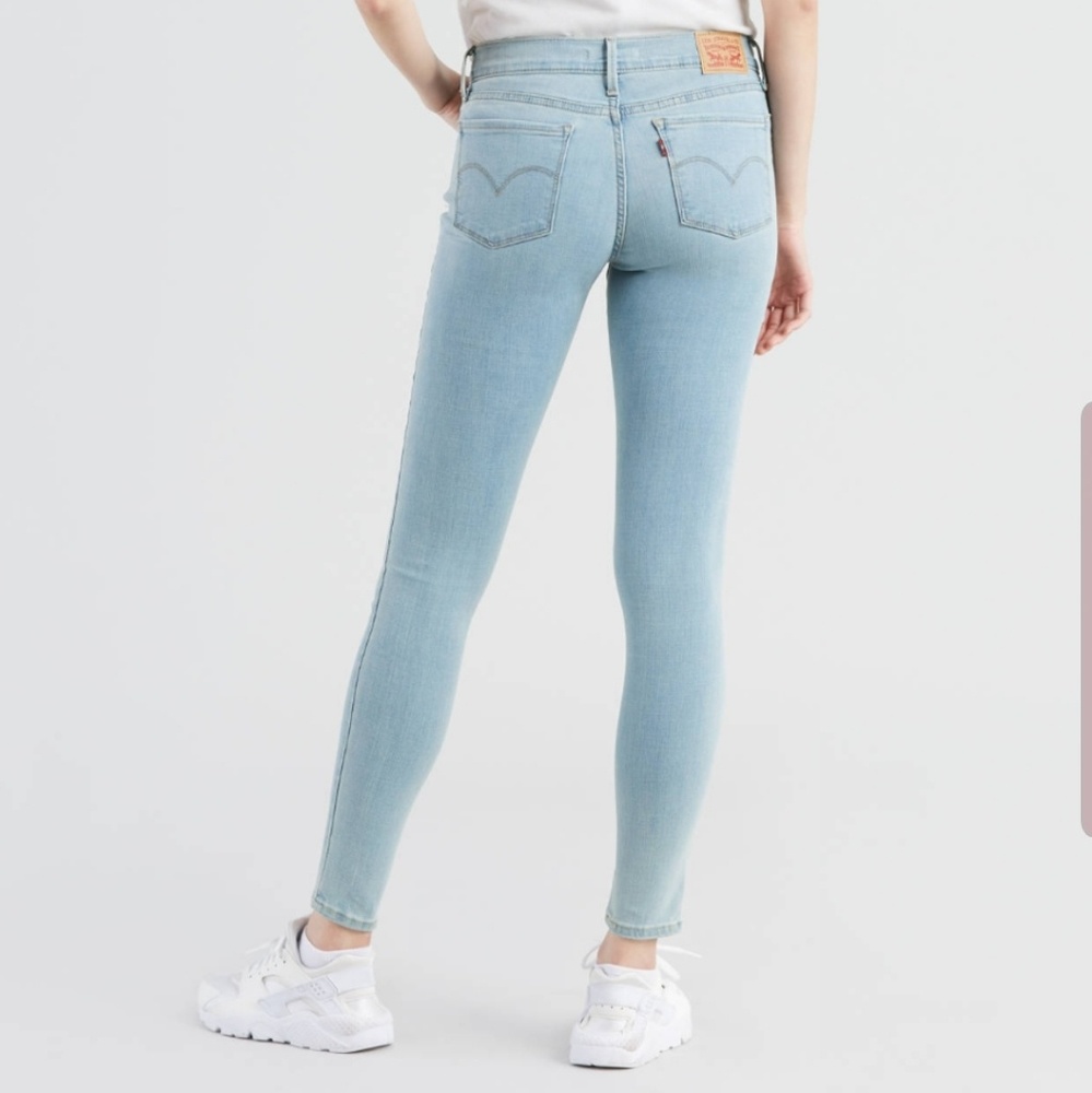 Levi's - Picture 2 of 3
